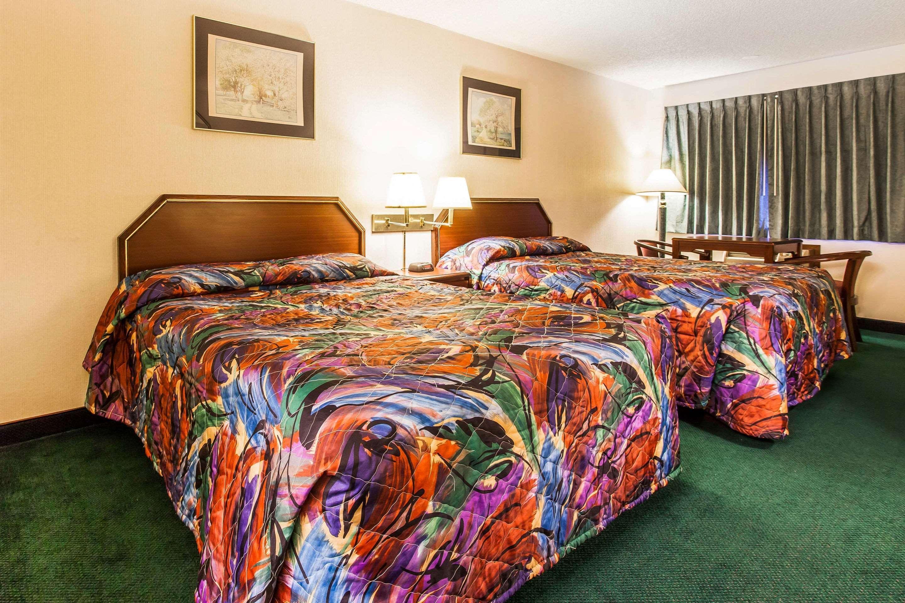 Econolodge Everett Bagian luar foto