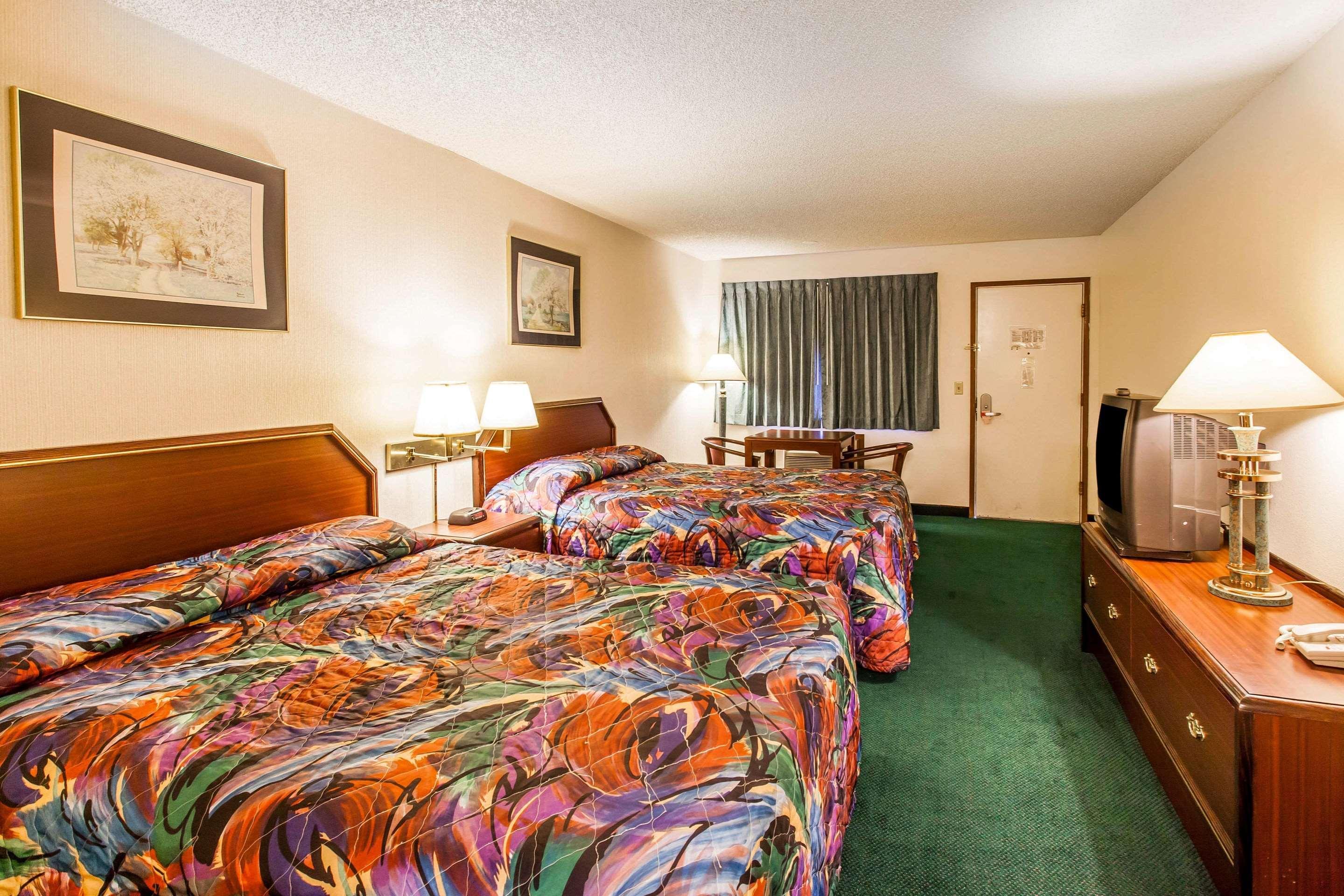 Econolodge Everett Bagian luar foto