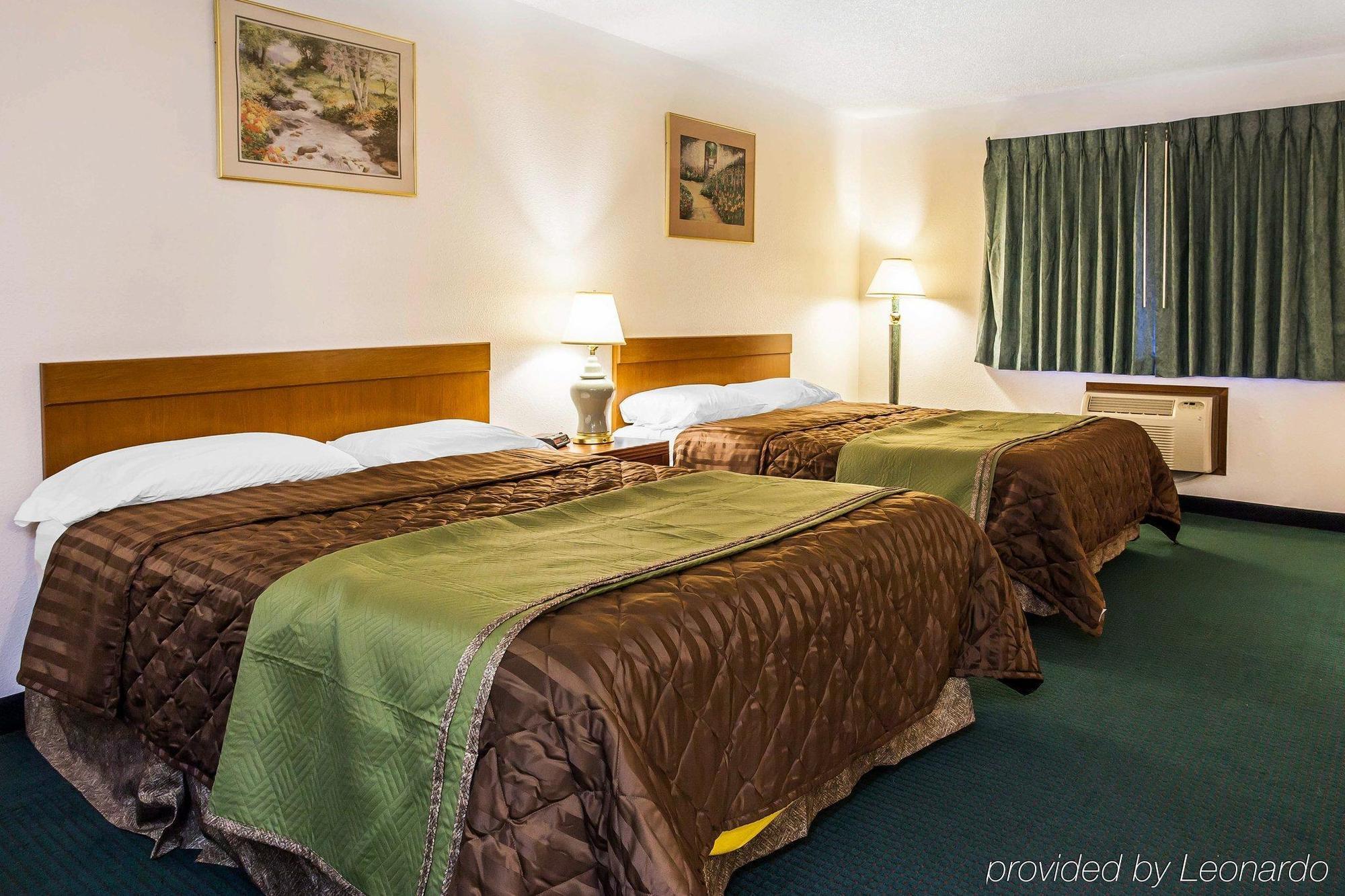 Econolodge Everett Bagian luar foto